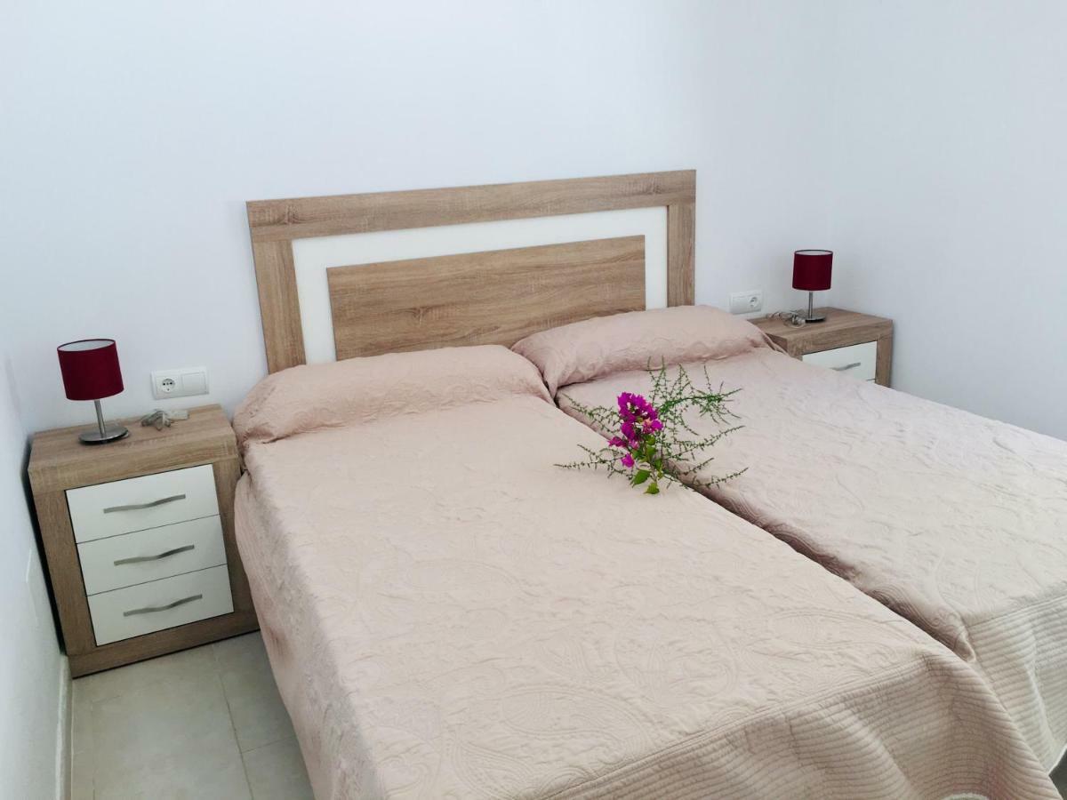 Apartamentos Aguas Blancas Santa Eulària des Riu Exterior foto